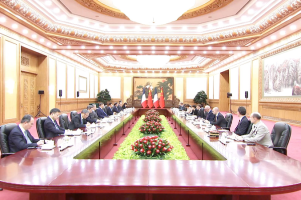 Xi_aboga_por_que_China_y_Francia_se_mantengan_del_lado_correcto_de_la_historia video poster