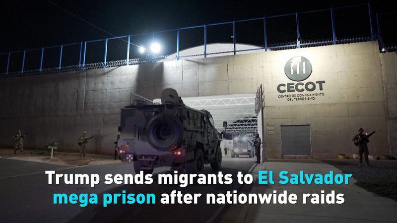 Trump deporta migrantes a la mega prisión de El Salvador tras redadas nacionales video poster