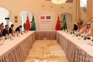 ¿Se acerca un acuerdo de libre comercio China-CCG tras visita de Wang Yi?