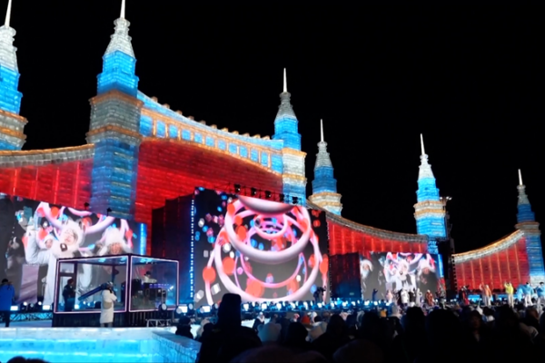Harbin: el auge turístico de hielo y nieve video poster