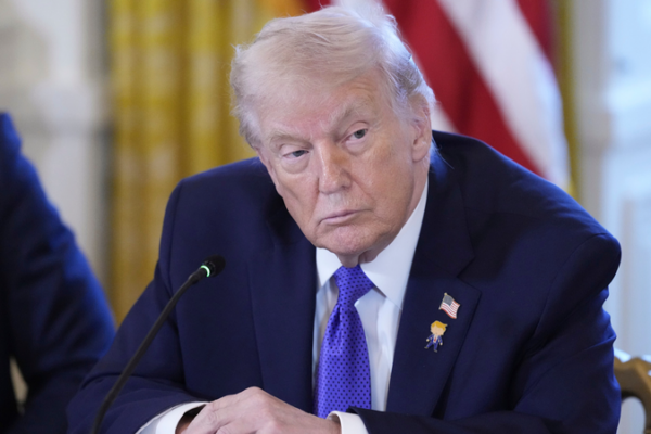 Trump presiona para comprar Groenlandia: vía fácil o difícil