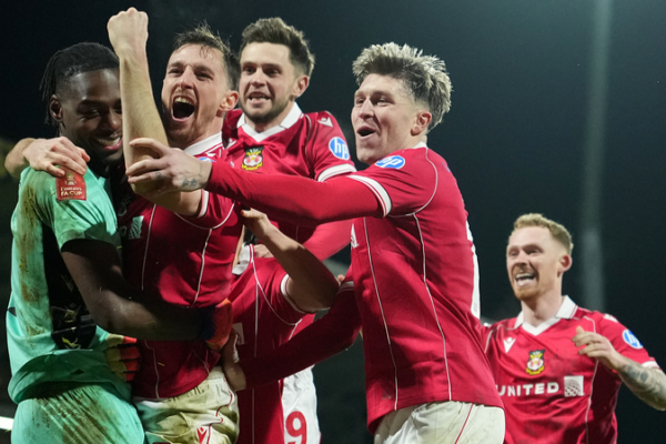 Wrexham sorprende en FA Cup y elimina al Nottingham Forest en épica tanda de penales