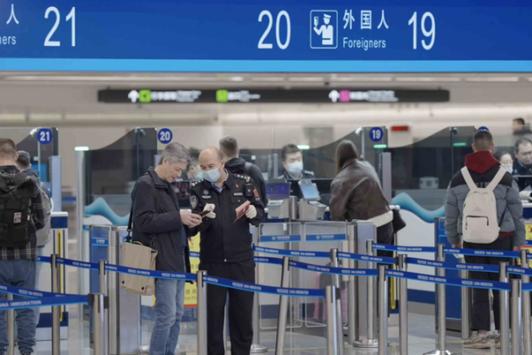 Aeropuerto de Urumqi Tianshan marca récord con 1,1M de pasajeros en 2025 video poster