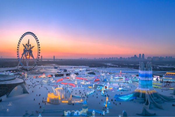 Harbin abre el parque de hielo y nieve más grande del mundo video poster