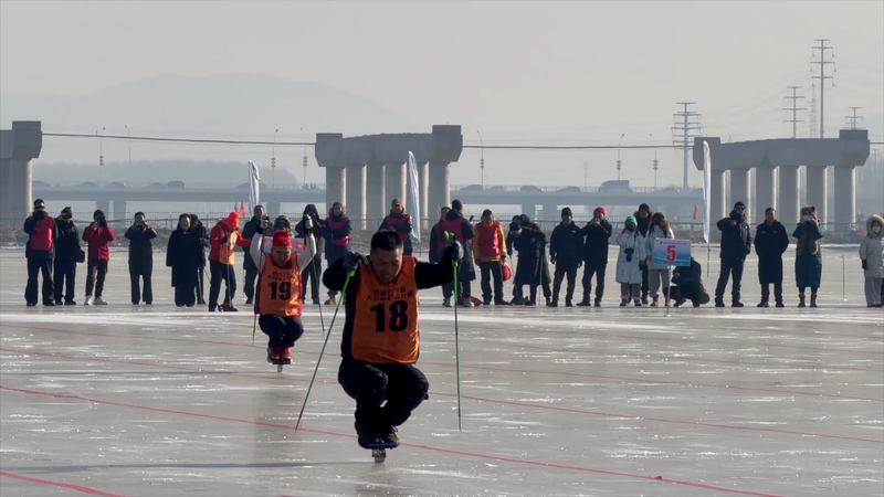 Primera Carrera de Carritos de Hielo en el río Xiaoling emociona a Liaoning video poster