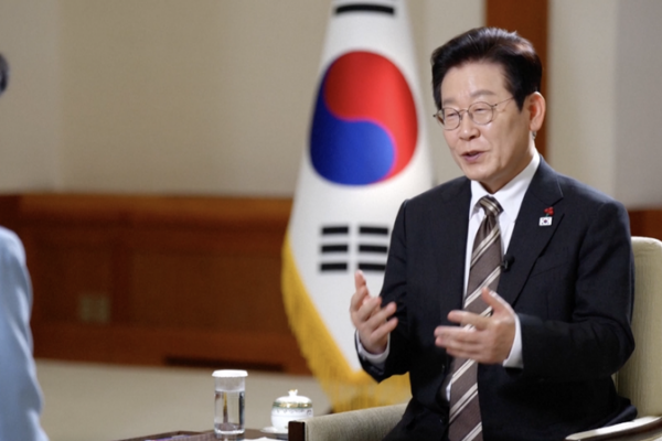Presidente de Corea del Sur reafirma política de Una Sola China video poster