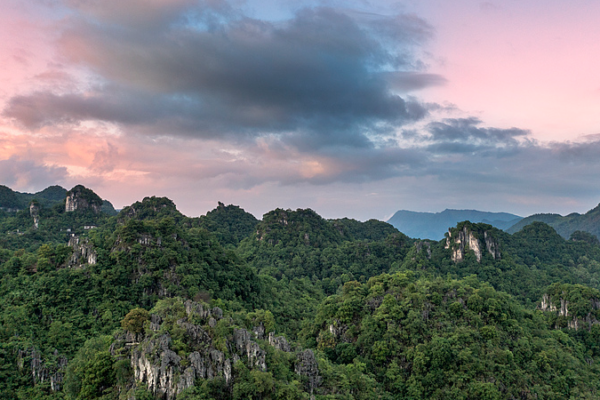 Xingwen: el Geoparque kárstico que te dejará sin aliento video poster