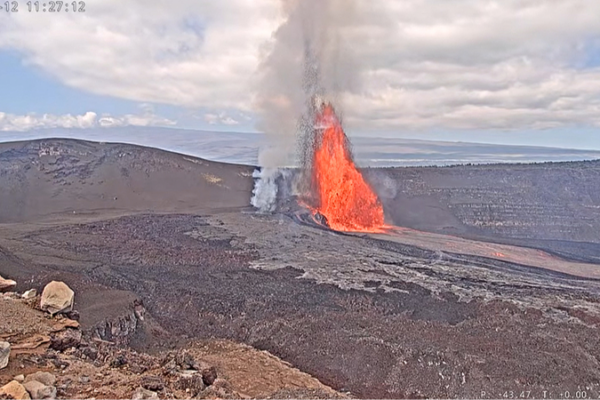 Kilauea en éxtasis: lava de 460 m ilumina el cielo