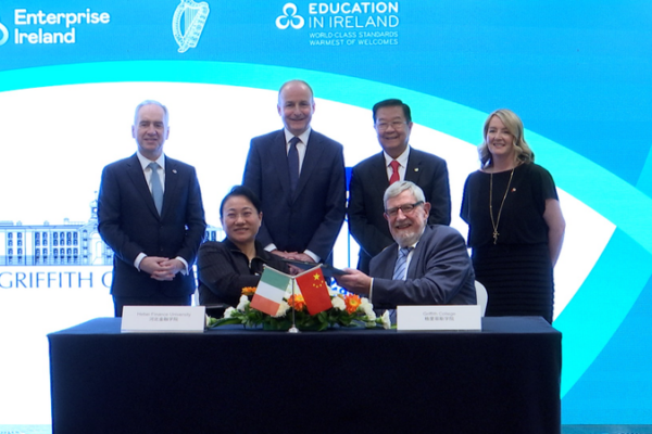 China e Irlanda impulsan lazos educativos con visita del PM irlandés video poster