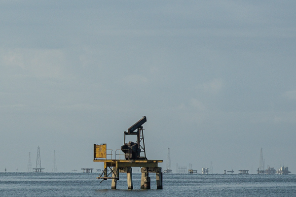 Trump anuncia entrega de hasta 50 millones de barriles de petróleo venezolano