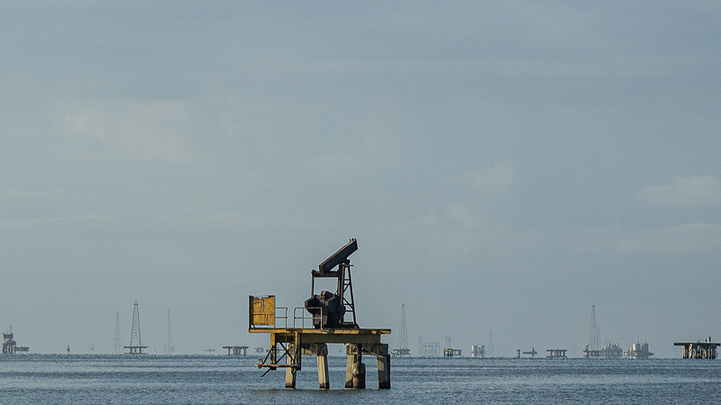 Trump anuncia entrega de hasta 50 millones de barriles de petróleo venezolano