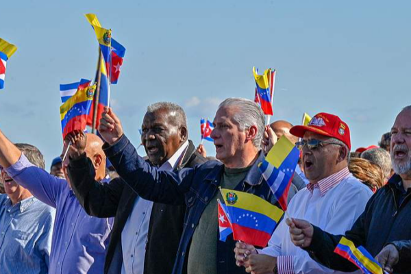 Venezuela refuerza sus lazos con Cuba pese a la presión de EE.UU.