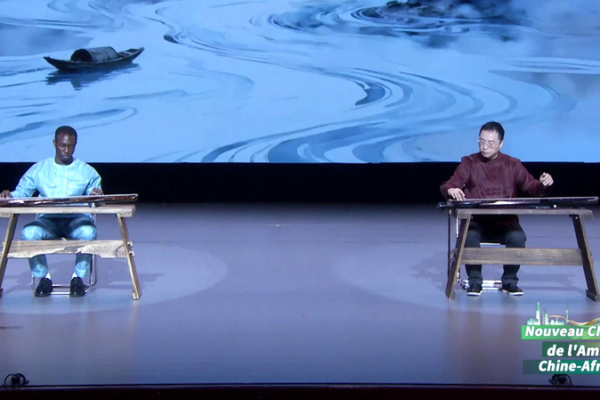 Fusión musical sin fronteras: guqin chino y ritmos de Togo video poster