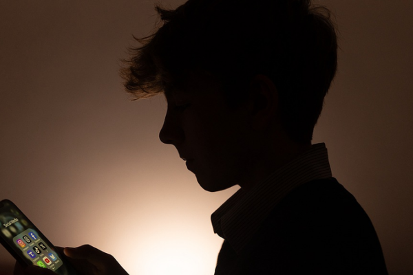 Australia_desactiva_casi_5_millones_de_cuentas_de_menores_tras_veto_en_redes