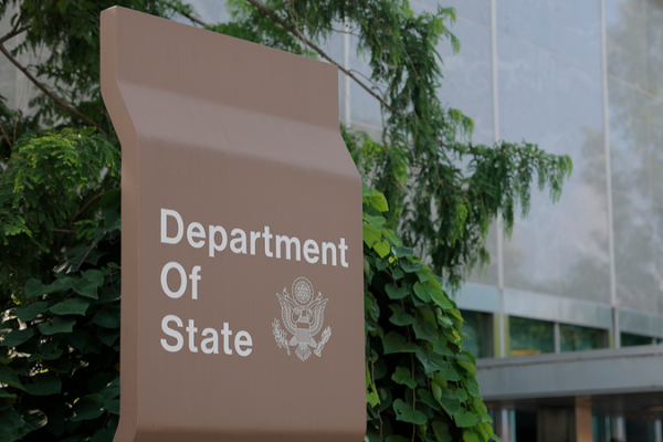 EE.UU. congela procesamiento de visas de inmigrantes de 75 países