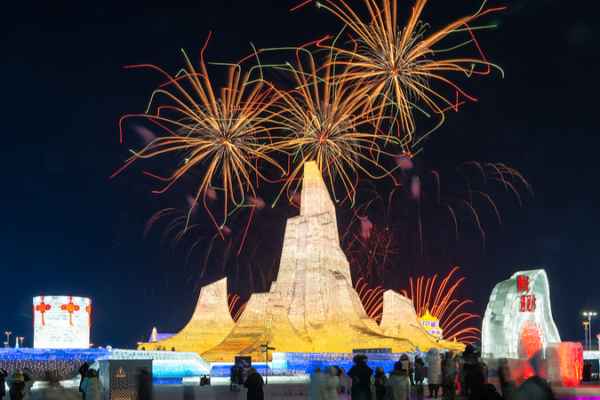 China_vibra_con_carnavales_y_fuegos_artificiales_para_recibir_el_2026