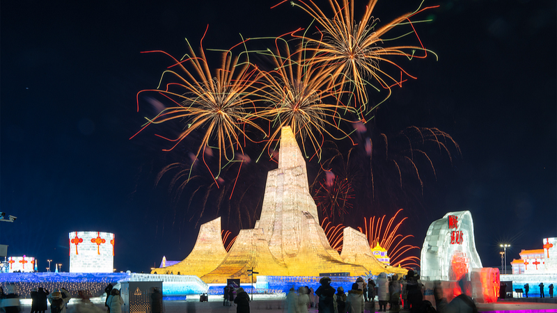 China_vibra_con_carnavales_y_fuegos_artificiales_para_recibir_el_2026