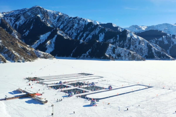 Comienza_el_Festival_de_Hielo_de_Tianchi_en_Xinjiang video poster