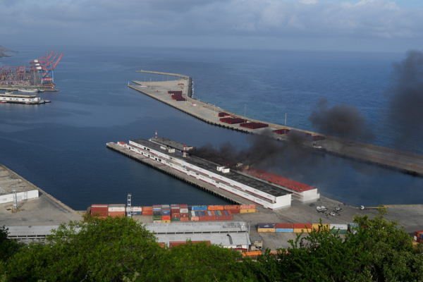 EE_UU__lanza_ataque_a_gran_escala_contra_Venezuela_y_captura_a_Maduro video poster