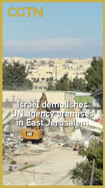 Israel demuele edificios de la UNRWA en Jerusalén Este video poster