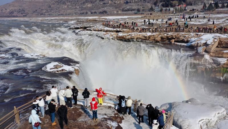 Nevada de Año Nuevo atrae multitudes a la cascada de Hukou