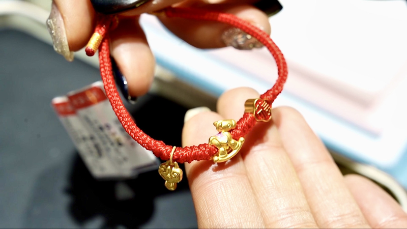 Ventas de joyería de caballo se disparan pese al alza del oro video poster