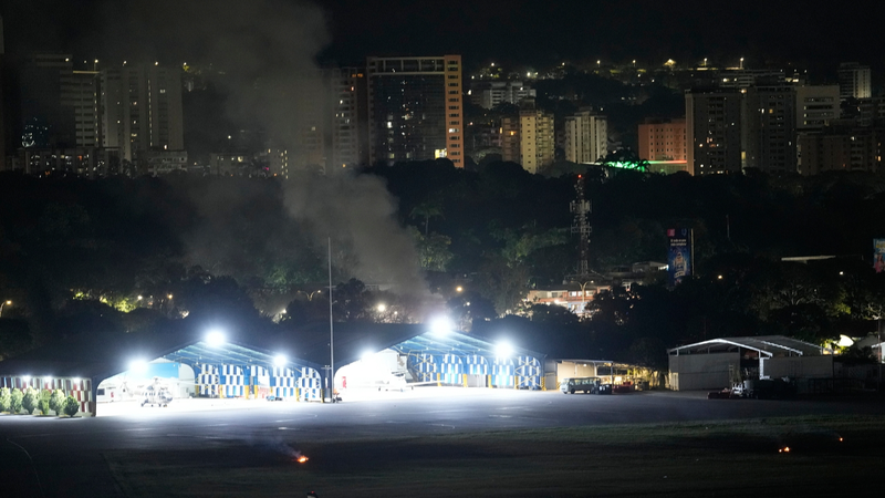 Humo_y_explosiones_sacuden_La_Carlota_en_Caracas video poster