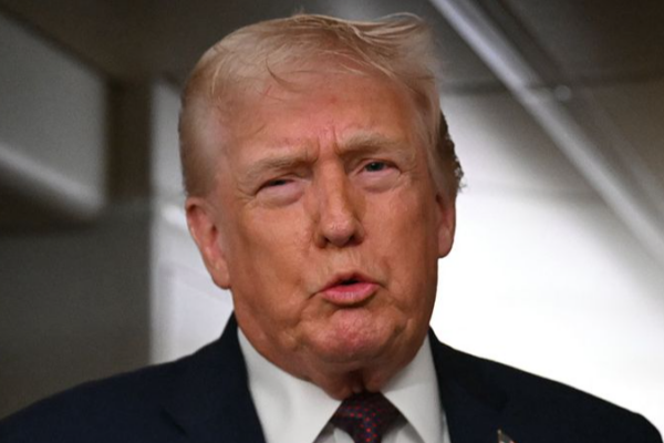 Trump impone arancel del 25% a países que comercien con Irán