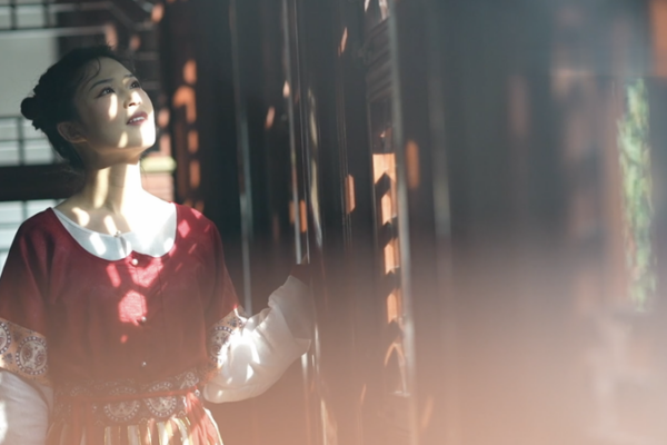 El puente de los corazones: canción bilingüe chino-francesa une China y África video poster