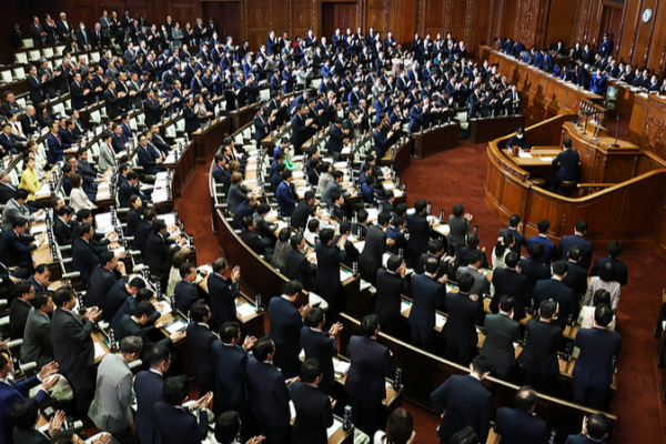 Sanaenomics: la apuesta arriesgada de Japón