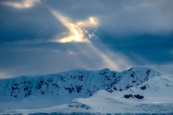 Telescopio AST3-2 concluye observaciones nocturnas 2025 en la Antártida