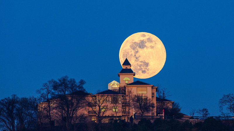 La_Superluna_del_Lobo_2026_ilumina_la_noche