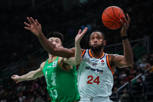 Los_Sharks_de_Shanghai_aplastan_a_Liaoning_y_suman_cinco_triunfos_seguidos