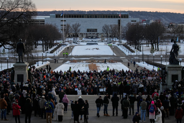 Nuevo_video_del_tiroteo_en_Minnesota_desata_protestas_y_controversia