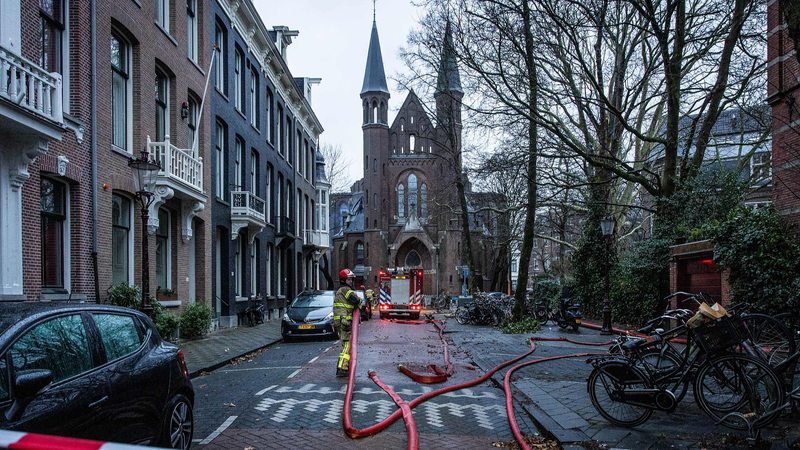 Incendio casi destruye la emblemática Vondelkerk de Ámsterdam