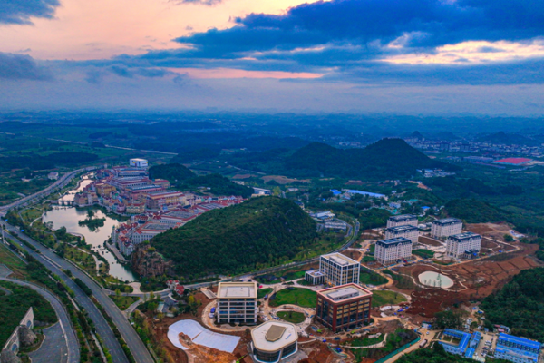 Guizhou, la 'valle digital' china, eleva su potencia informática a 150 EFLOPS en 2025