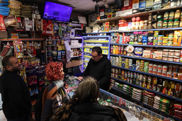 Irán restaura apps de transporte tras apagón de internet por protestas