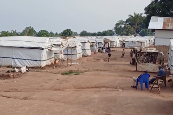 Conflicto en el este del Congo impulsa éxodo masivo hacia Tanganyika video poster