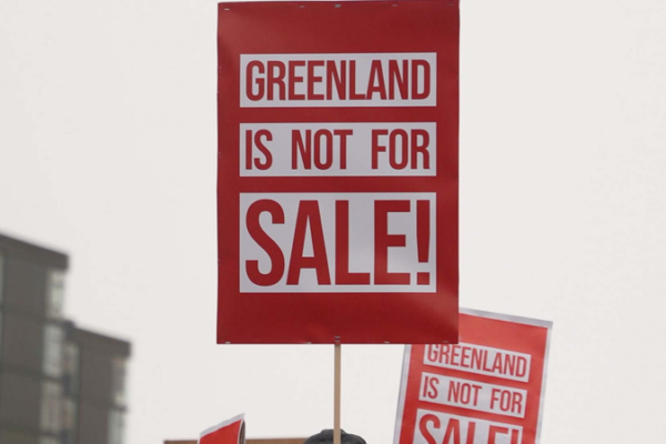 Greenlandia alza la voz: miles protestan «MAGA, Make America Go Away» video poster