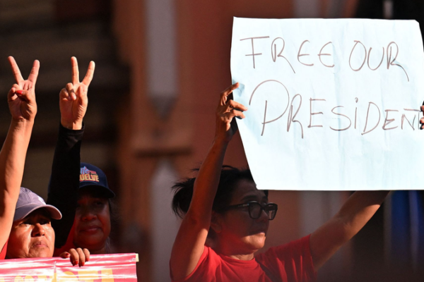 Ataque de EE. UU. en Venezuela: detienen a Maduro y reacción global video poster