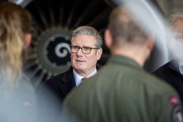 Reino_Unido_y_Francia_bombardean_presunta_base_del_EI_en_Siria