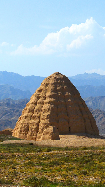 Los Túmulos Imperiales Xixia: patrimonio vivo de una dinastía milenaria video poster