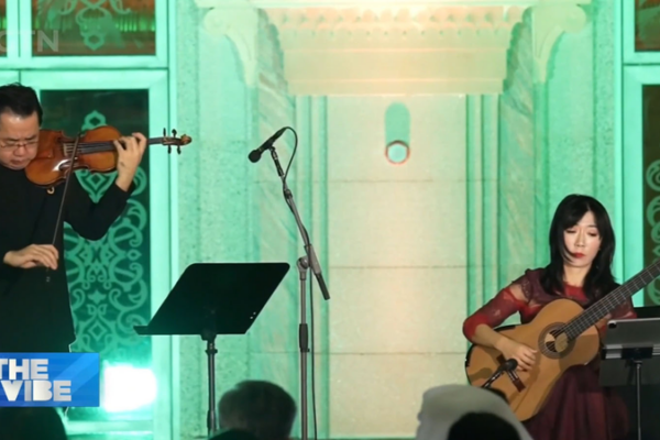 Recital en Abu Dabi acerca culturas de China y Emiratos Árabes video poster