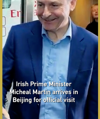 El primer ministro irlandés Micheal Martin llega a Pekín en visita oficial video poster