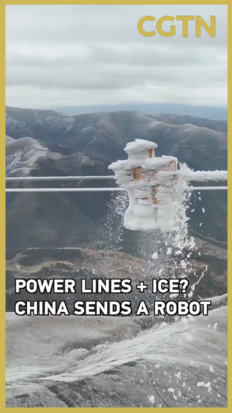 Robot chino combate hielo en líneas eléctricas a 3,300 m video poster