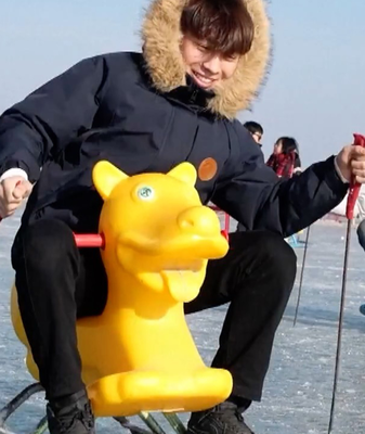 Lago Bosten en Xinjiang se convierte en un paraíso invernal video poster