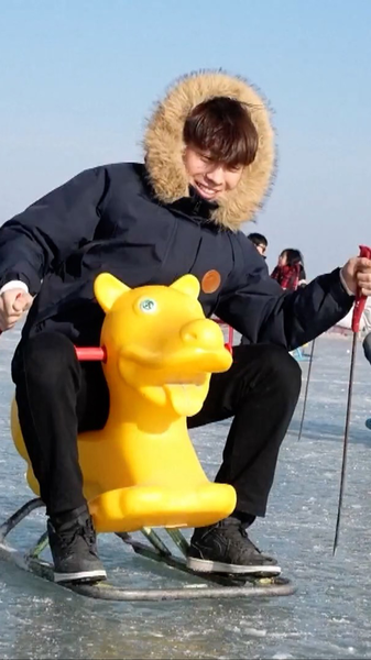 Lago Bosten en Xinjiang se convierte en un paraíso invernal video poster