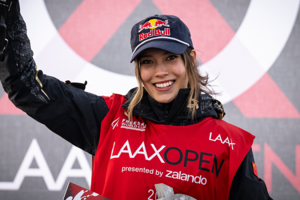 Gu Ailing brilla en Laax con triunfo histórico en slopestyle