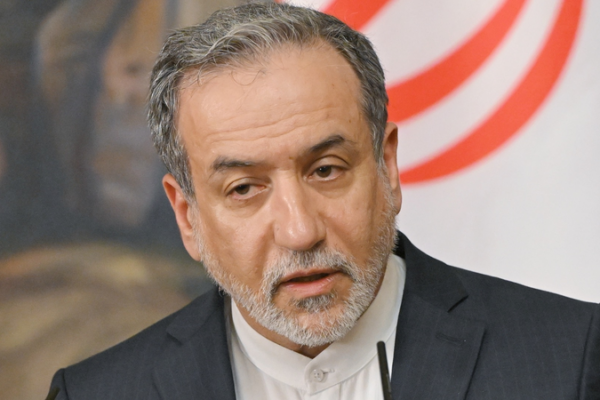 Irán advierte que rechazará injerencias tras protestas por desplome del rial