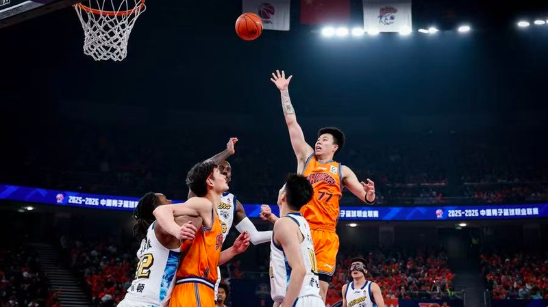 ¡Shanghai Sharks arrollan a Guangsha Lions 99-77 y toman el liderato de la CBA!